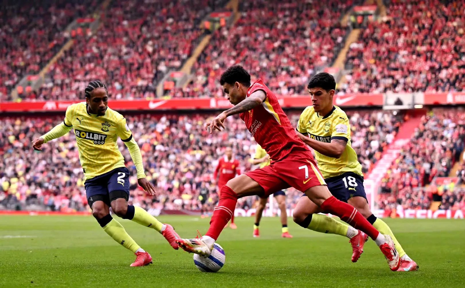 天博体育官网-萨拉赫意外战胜瑞士队，比赛规则变更引爆全场！