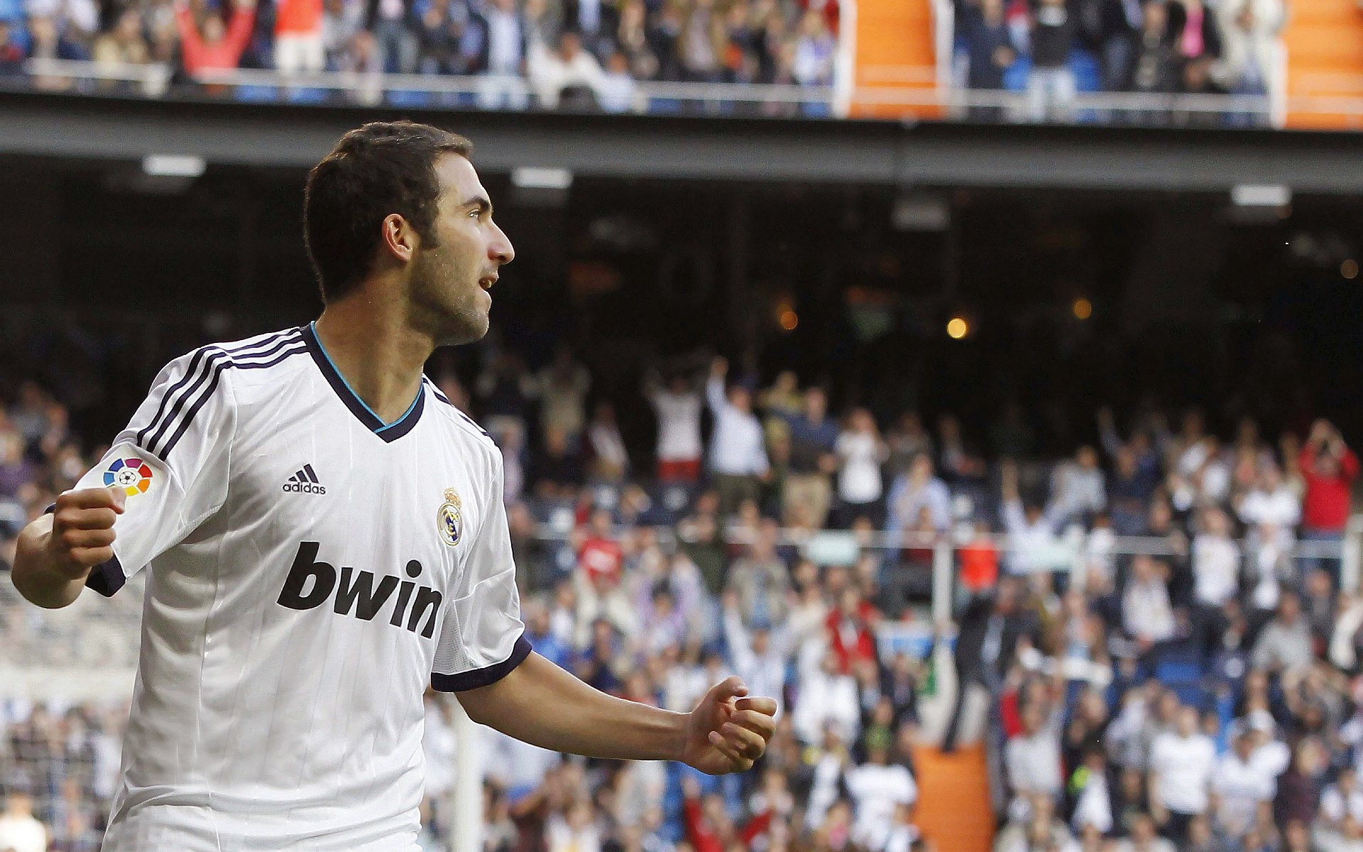 天博体育中国官网-萨拉赫在拜仁比赛中比分优势明显，势不可挡引发热议！